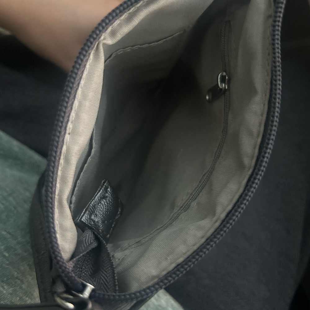 Quilted Black Crossbody Bag - Picture 4 of 4